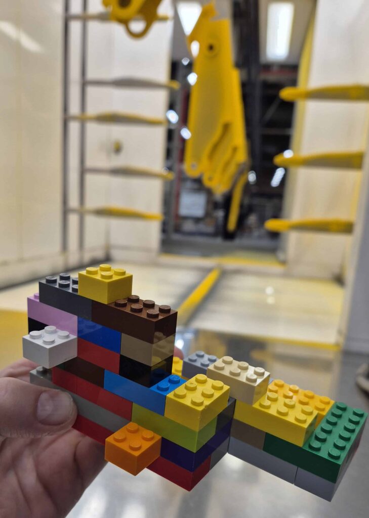 Färgglada legobitar i Pulverlines lokaler